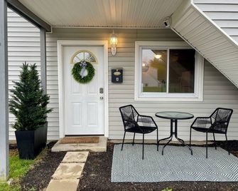 Millcreek Apt Close to the Lake - Erie - Patio