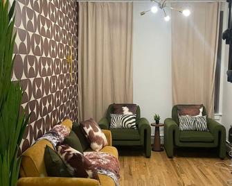 3br 3bath Duplex NY 23 mins - Hoboken - Sala de estar