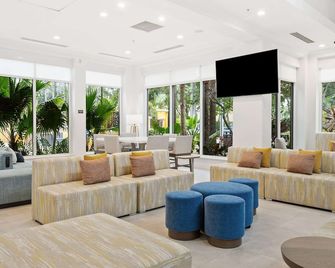 Ft. Lauderdale Airport-Cruise Port, FL - Dania Beach - Lounge