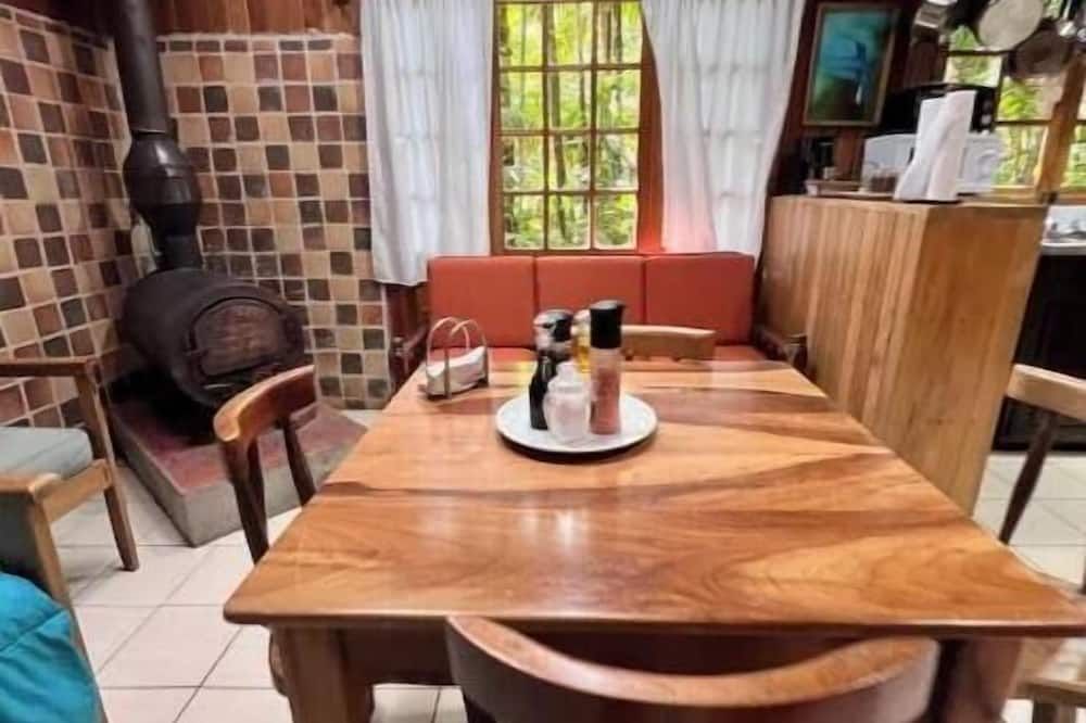 Cabin Inside International Park “pila” - Cerro Punta - Comedor