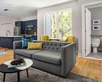 StayCozy at The Frankford - Philadelphia - Living room