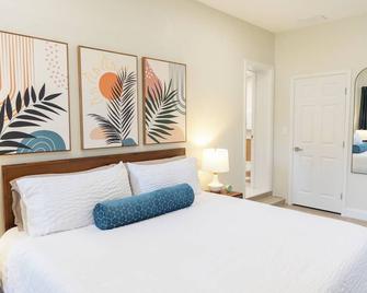 'Seaside Serenity: Stunning Beach House Retreat' - St. Pete Beach - Schlafzimmer