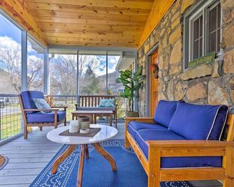 Screened Porch The Rock Cottage in Hot Springs - Hot Springs - Patio