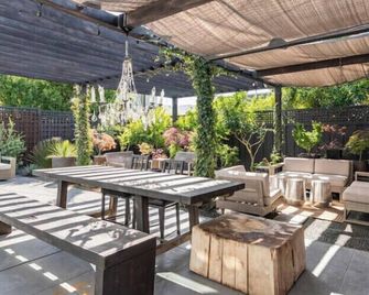 Unique & Chic Apartment with Spectacular Outside Living Room - San Francisco - Patio