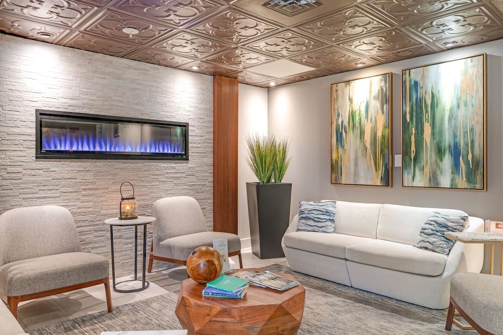 أندرسون أوشن كلوب آند سبا باي أوشينا - ميرتل بيتش - غرفة معيشة