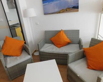 Cádiz Inn Backpackers - Cadiz - Living room