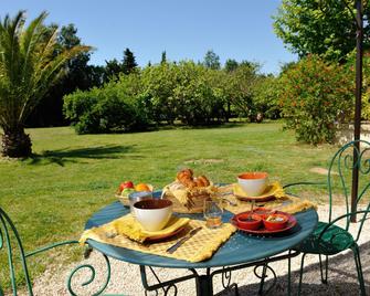 Chambres d'Hotes Domaine des Machottes - Grans