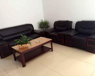 Huasheng Express Hostel - Dalian - Living room