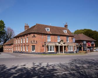 Wheatsheaf Hotel by Greene King Inns - Basingstoke - Building