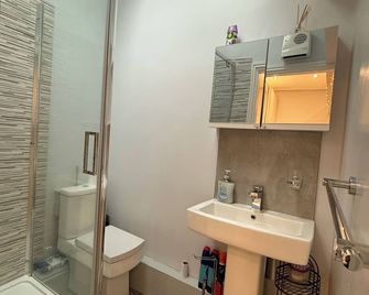 The Market Hideaway - Bedale - Bathroom