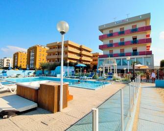Hotel Casadei - Marotta - Uima-allas