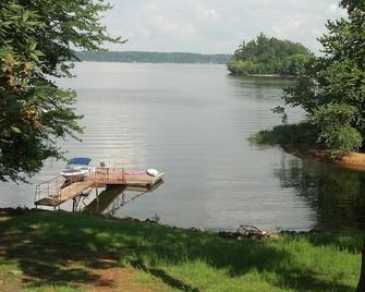 Stay On Kentucky Lake! Use The Dock! - Gilbertsville - Outdoor view