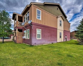 Ennis Vacation Rental w/ Balcony: Walk to Downtown - Ennis - Building