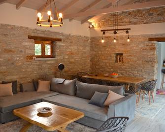 Traditional Country House with Pool-Make yourself at home-The House of Prince - Nea Stira - Huiskamer