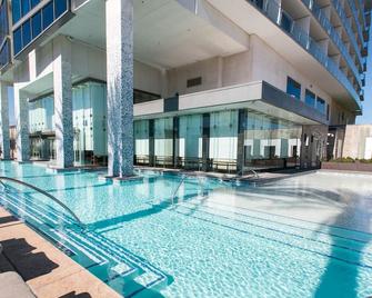 Superb Strip View: 27th Floor In Palms Place With Open Balcony And Strip Views! - Las Vegas - Piscina