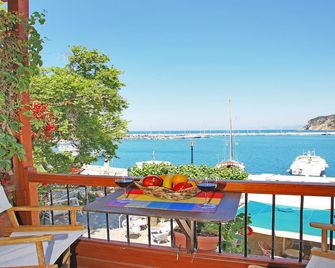 Suite Coral on the promenade of Skopelos harbour - Skopelos - Balkon