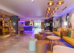 Sotavento Club Apartments - Adults Only - Magaluf - Receptionist