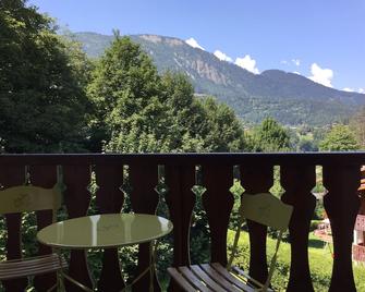 Apartment sleeps 6/7, in the heart of Les Houches, Chamonix Valley - Les Houches - Balcony