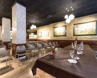 هوتل مايسونافي - بنبلونة - مطعم