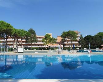 Experience The Comfort Of Our Lovely Stu - Bibione - Piscine