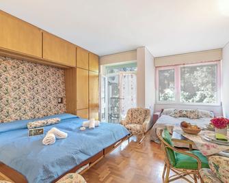 Sonia Sweet Love With Shared Pool - Happy Rentals - Gardone Riviera - Bedroom