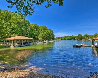 Lake Norman Retreat with Dock about 1 Mi to Marina! - Mooresville