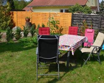 Vacation apartment Tulpe 2O-3 bedrooms up to max. 7 pers. and 1 baby - Ferienhaus Tulpe - Zinnowitz - Innenhof