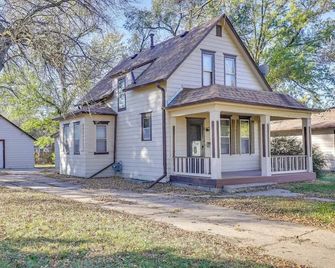 3 Mi to Golf - Beatrice Vacation Home! - Beatrice - Building