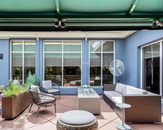Hilton Garden Inn Fairfield - Fairfield - Building