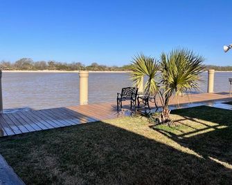 Waterfront Cabin with lighted fishing pier - Matagorda - Balcony