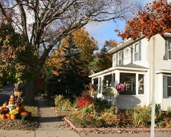Serendipity Bed and Breakfast - Saugatuck - Building