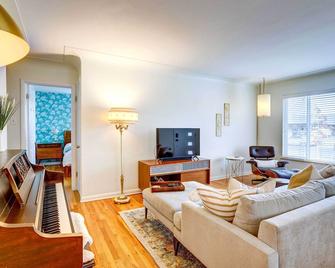 Near Denver Zoo: Home w/ Furnished Patio! - Denver - Vardagsrum