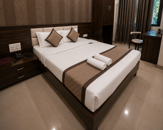 Hotel Adore Palace - Near Mumbai Airport - Mumbai