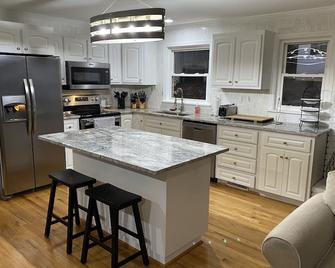 Lake Hartwell Home - Vacation, Clemson Football, or Weekend Getaway w/ Boat Dock - Anderson - Kitchen