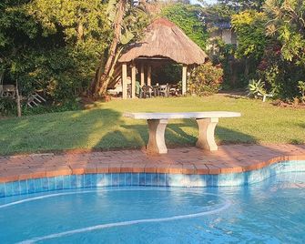 23 Ambleside Retreat - Port Shepstone - Pool