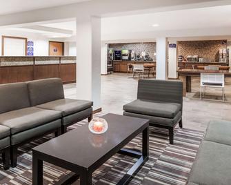 Microtel Inn & Suites by Wyndham Ardmore - Ardmore - Lobby