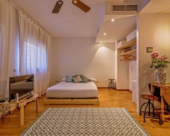 Tata's House, junto playa y Barcelona Centro - El Masnou - Bedroom