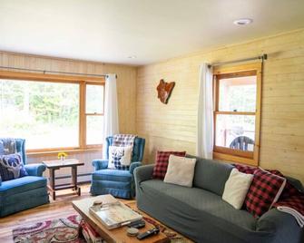 Cozy Cabin in Stratton Mountain & Mount Snow 10min - Stratton - Living room