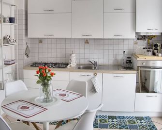 Your Place By The Lake - Near Leonardo Academy, Mxp - Sesto Calende - Kitchen