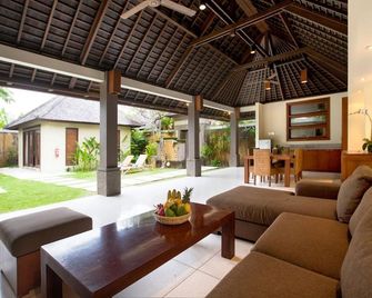 Grand Avenue Boutique Villas & Spa - North Kuta - Salon