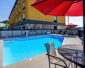Quality Inn & Suites - Abingdon - Pool