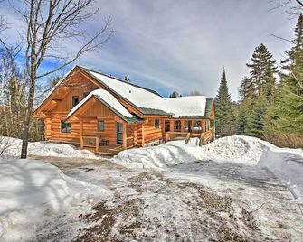 Lakefront Log Cabin with Dock about 9 Mi to Lutsen Mtn - Lutsen - Gebouw
