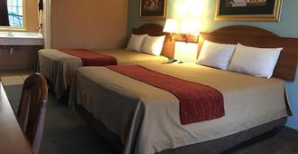 Econo Lodge Inn and Suites Laredo - Laredo - Bedroom