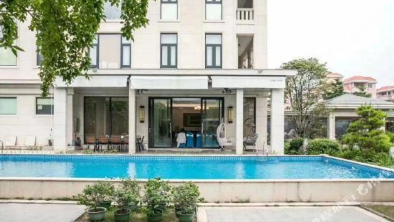 Clifford Golden Lake Hotel