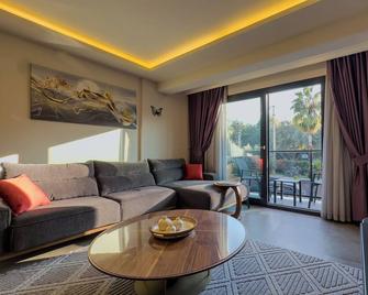 Belek 07 Luxury Suites Only For Family - Belek - Sala de estar