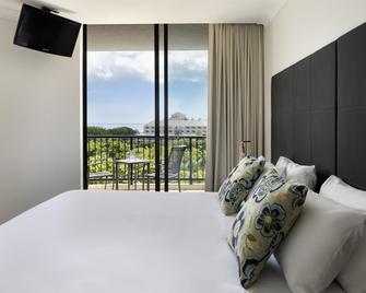Mantra Esplanade - Cairns - Bedroom