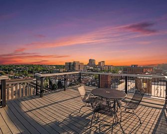 Plaza Scenic - Walk to Nelson + Plaza +Streetcar - 堪薩斯城 - 陽台