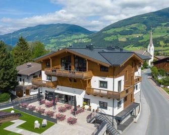 Herz3 Hotel Bar Restaurant Trattoria - Hollersbach im Pinzgau - Gebouw