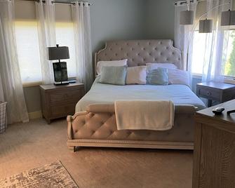 Beautiful Condo on Jimmerson Lake - Angola - Bedroom