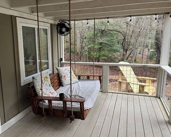Charming Retreat- Aska Area, Cozy, Renovated 3br/2.5ba With Stunning River Views - Blue Ridge - Balkon